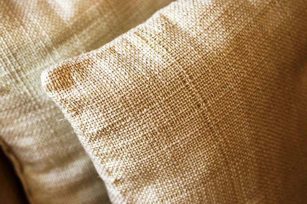 jute cushion cover.webp