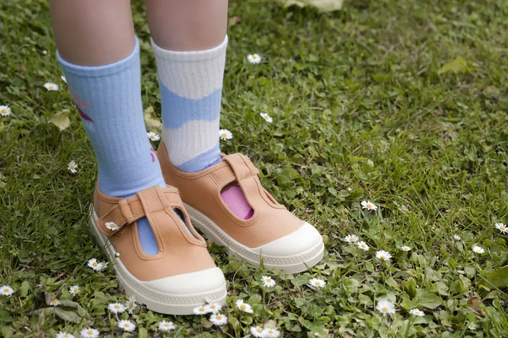 kids synthetic shoes7.webp